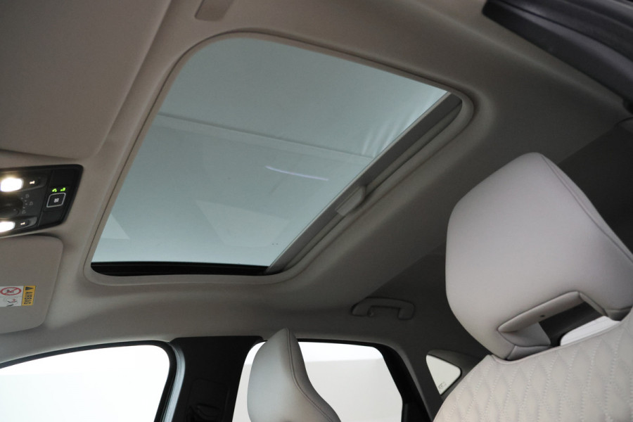 Renault Captur 1.3 TCe 155 Initiale Paris Automaat, Panorama, Volleder Renault Captur 1.3 TCe 155 Initiale Paris Automaat, Panorama, Volleder