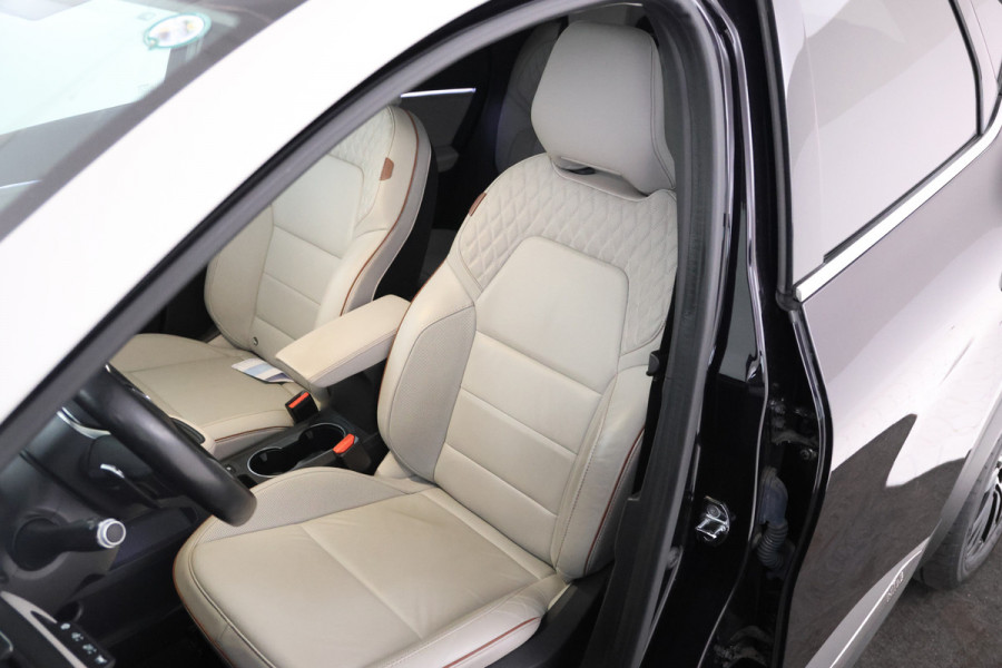 Renault Captur 1.3 TCe 155 Initiale Paris Automaat, Panorama, Volleder Renault Captur 1.3 TCe 155 Initiale Paris Automaat, Panorama, Volleder