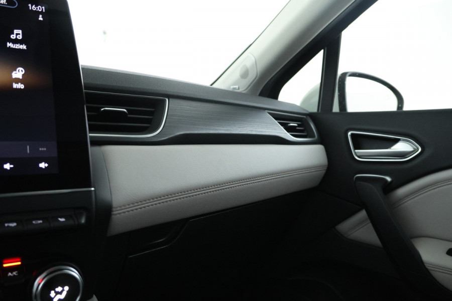 Renault Captur 1.3 TCe 155 Initiale Paris Automaat, Panorama, Volleder Renault Captur 1.3 TCe 155 Initiale Paris Automaat, Panorama, Volleder