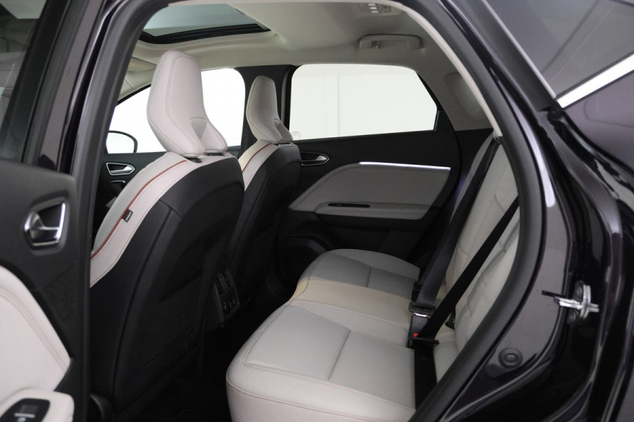 Renault Captur 1.3 TCe 155 Initiale Paris Automaat, Panorama, Volleder Renault Captur 1.3 TCe 155 Initiale Paris Automaat, Panorama, Volleder