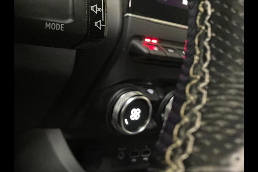 Renault Arkana 1.6 E-Tech hybrid 145 Engineered Incl.BTW PANO NAVI LEER CARPLAY CAMERA BOMVOL!