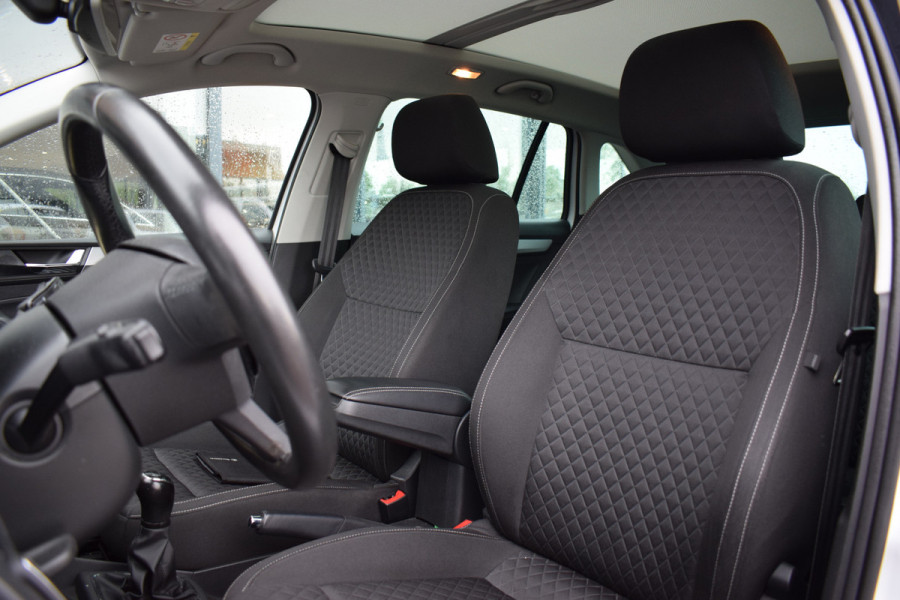 Škoda Rapid Spaceback 1.0 TSI Greentech Drive | Trekhaak | Pano | Stoelverw. | Climate Škoda Rapid Spaceback 1.0 TSI Greentech Drive | Trekhaak | Pano | Stoelverw. | Climate
