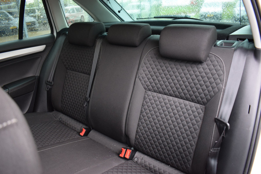 Škoda Rapid Spaceback 1.0 TSI Greentech Drive | Trekhaak | Pano | Stoelverw. | Climate Škoda Rapid Spaceback 1.0 TSI Greentech Drive | Trekhaak | Pano | Stoelverw. | Climate