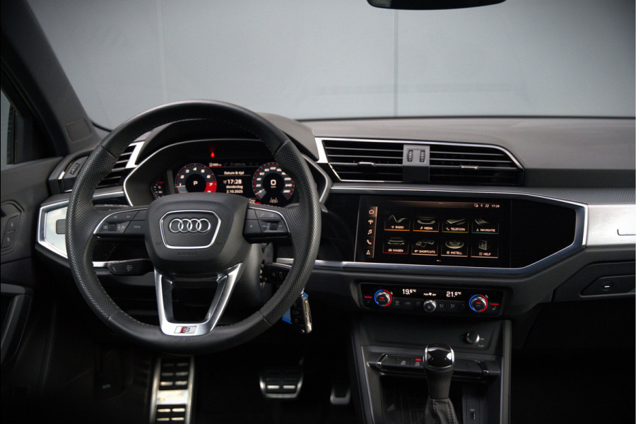 Audi Q3 40 TFSI quattro S Line Pro Line S | 190 PK | Panoramadak | Matrix Led | Stoelverwarming | Leer | Dodehoekdetectie | Automaat | BTW | Black Edition | Cruise Control | Virtual | Navigatie | Dealer Onderhouden | Audi Q3 40 TFSI quattro S Line Pro Line S | 190 PK | Panoramadak | Matrix Led | Stoelverwarming | Leer | Dodehoekdetectie | Automaat | BTW | Black Edition | Cruise Control | Virtual | Navigatie | Dealer Onderhouden |