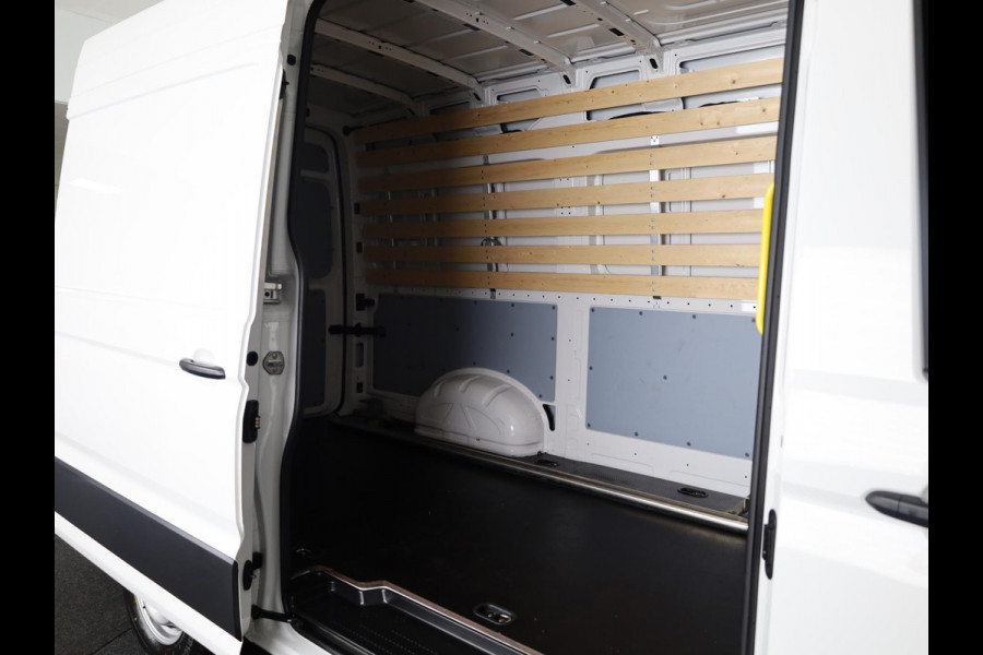 Volkswagen Crafter 35 2.0 TDI L3H3 EURO VI 140 pk Automaat| Verlengde garantie | Navigatie | Parkeersensoren | Achteruitrijcamera | Cruise control | Apple Carplay/Android Auto |