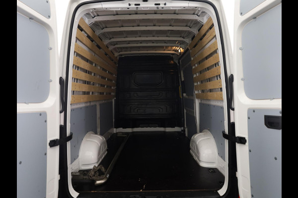 Volkswagen Crafter 35 2.0 TDI L3H3 EURO VI 140 pk Automaat| Verlengde garantie | Navigatie | Parkeersensoren | Achteruitrijcamera | Cruise control | Apple Carplay/Android Auto |