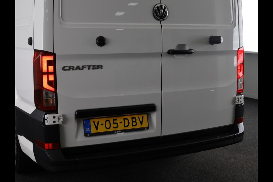 Volkswagen Crafter 35 2.0 TDI L3H3 EURO VI 140 pk Automaat| Verlengde garantie | Navigatie | Parkeersensoren | Achteruitrijcamera | Cruise control | Apple Carplay/Android Auto |