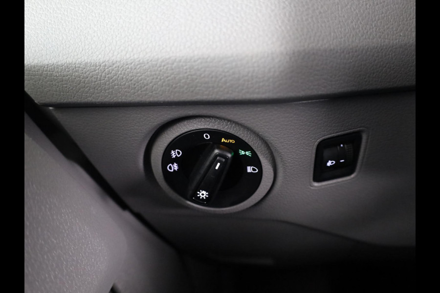 Volkswagen Crafter 35 2.0 TDI L3H3 EURO VI 140 pk Automaat| Verlengde garantie | Navigatie | Parkeersensoren | Achteruitrijcamera | Cruise control | Apple Carplay/Android Auto |