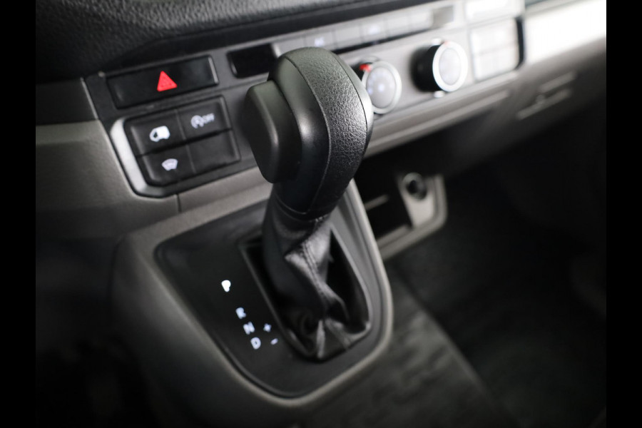 Volkswagen Crafter 35 2.0 TDI L3H3 EURO VI 140 pk Automaat| Verlengde garantie | Navigatie | Parkeersensoren | Achteruitrijcamera | Cruise control | Apple Carplay/Android Auto |