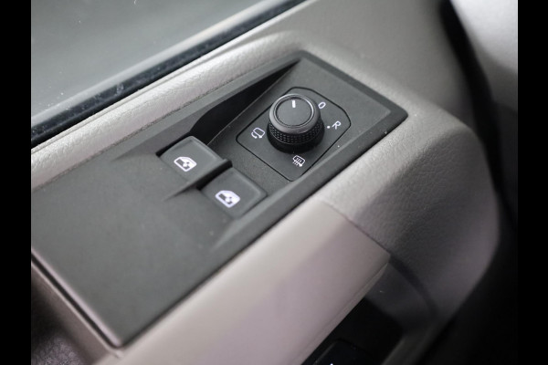 Volkswagen Crafter 35 2.0 TDI L3H3 EURO VI 140 pk Automaat| Verlengde garantie | Navigatie | Parkeersensoren | Achteruitrijcamera | Cruise control | Apple Carplay/Android Auto |