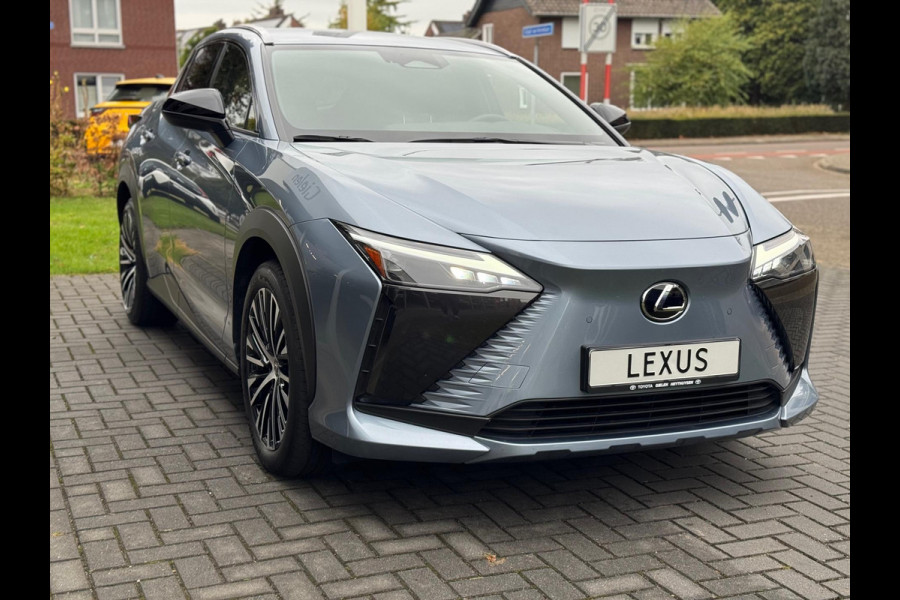 Lexus RZ 450e 313PK AWD Executive Line | Eerste eigenaar, Leer, Stoelverwarming, Dodehoekherkenning, Parkeersensoren, Groot scherm
