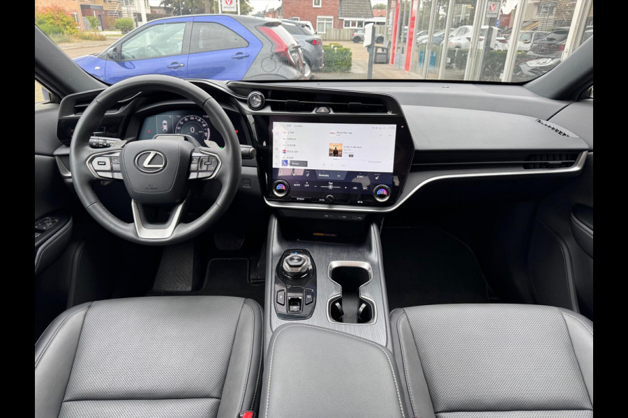 Lexus RZ 450e 313PK AWD Executive Line | Eerste eigenaar, Leer, Stoelverwarming, Dodehoekherkenning, Parkeersensoren, Groot scherm