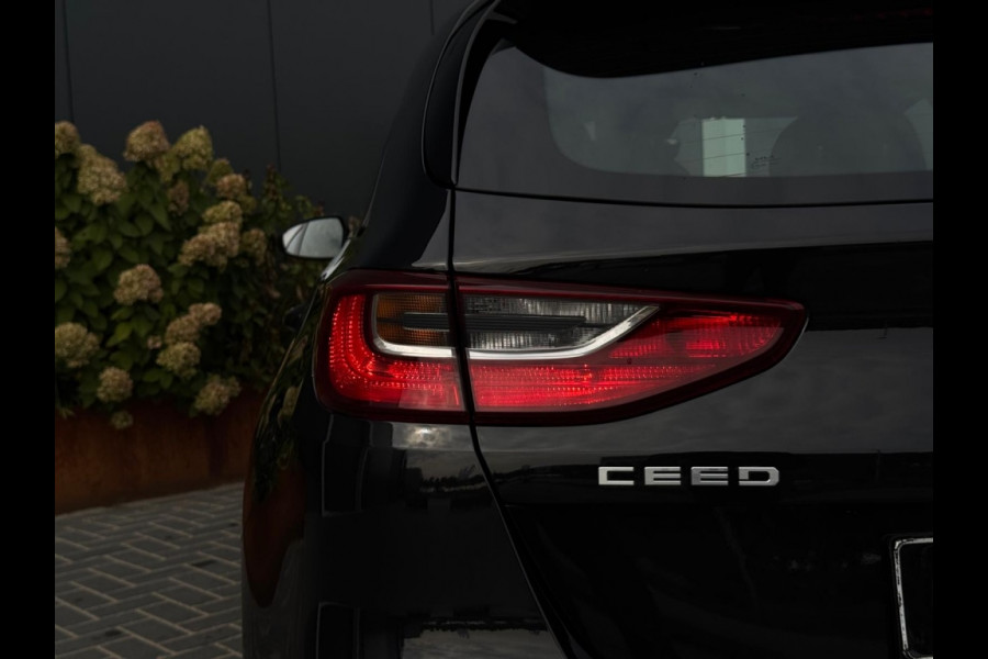 Kia Ceed 1.0 T-GDi DynamicL. 2023 NAVI CR CONTROL CAMERA STOEL-STUURVERWA Kia Ceed 1.0 T-GDi DynamicL. 2023 NAVI CR CONTROL CAMERA STOEL-STUURVERWA