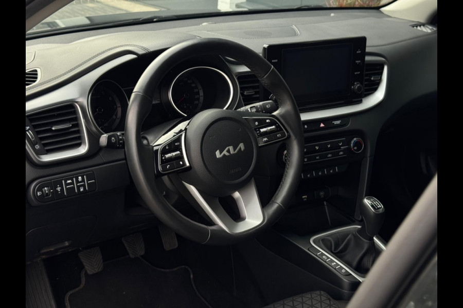 Kia Ceed 1.0 T-GDi DynamicL. 2023 NAVI CR CONTROL CAMERA STOEL-STUURVERWA Kia Ceed 1.0 T-GDi DynamicL. 2023 NAVI CR CONTROL CAMERA STOEL-STUURVERWA
