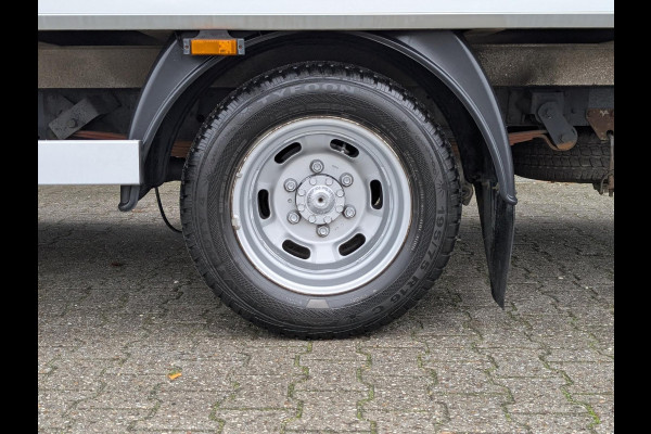 Iveco Daily 35C16 2.3 AUTOMAAT 8v DUBBELLUCHT BAKWAGEN MET LAADKLEP CLIMATE CRUISE TREKHAAK