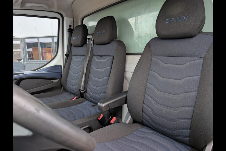 Iveco Daily 35C16 2.3 AUTOMAAT 8v DUBBELLUCHT BAKWAGEN MET LAADKLEP CLIMATE CRUISE TREKHAAK