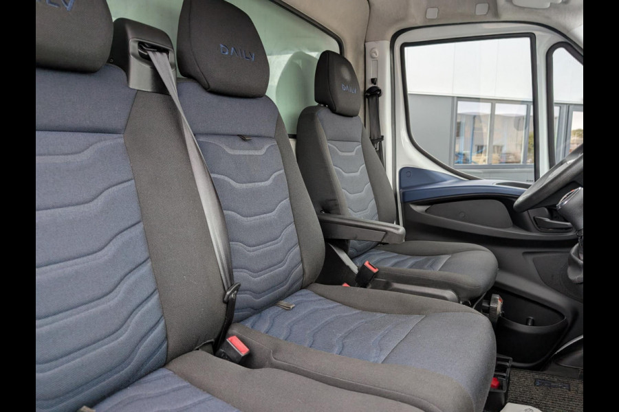 Iveco Daily 35C16 2.3 AUTOMAAT 8v DUBBELLUCHT BAKWAGEN MET LAADKLEP CLIMATE CRUISE TREKHAAK