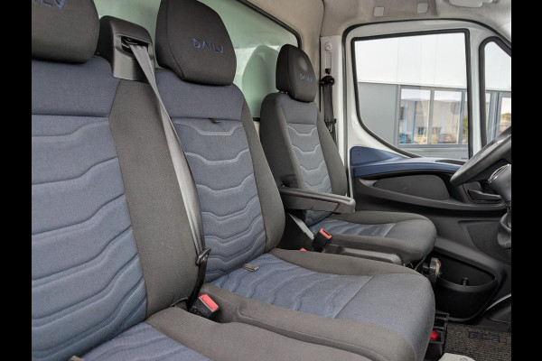 Iveco Daily 35C16 2.3 AUTOMAAT 8v DUBBELLUCHT BAKWAGEN MET LAADKLEP CLIMATE CRUISE TREKHAAK