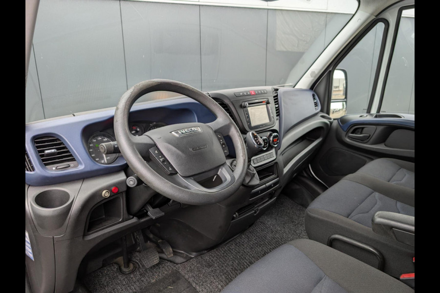 Iveco Daily 35C16 2.3 AUTOMAAT 8v DUBBELLUCHT BAKWAGEN MET LAADKLEP CLIMATE CRUISE TREKHAAK
