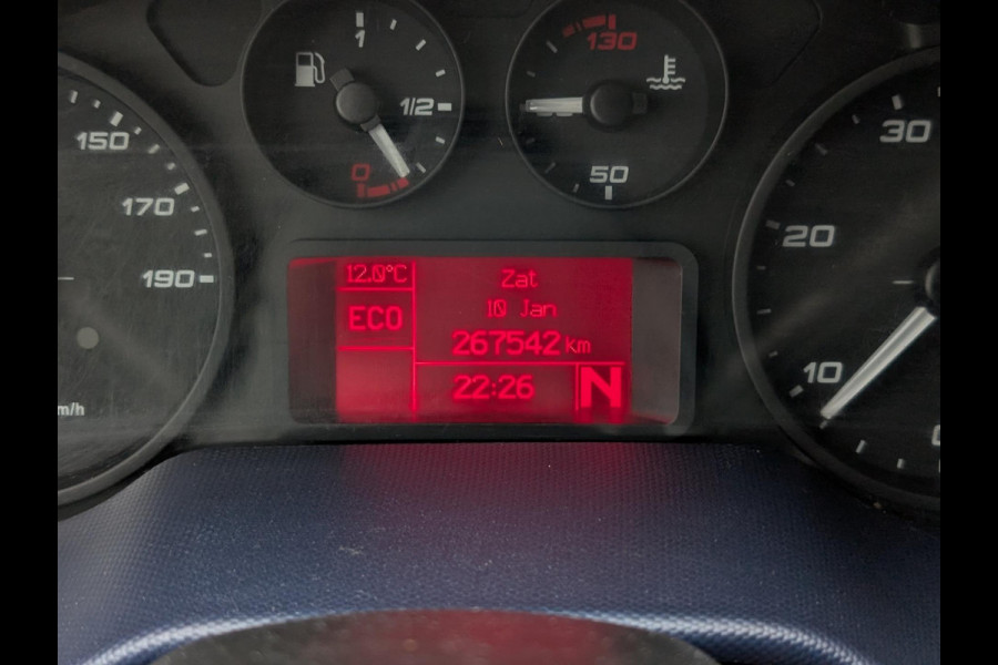 Iveco Daily 35C16 2.3 AUTOMAAT 8v DUBBELLUCHT BAKWAGEN MET LAADKLEP CLIMATE CRUISE TREKHAAK
