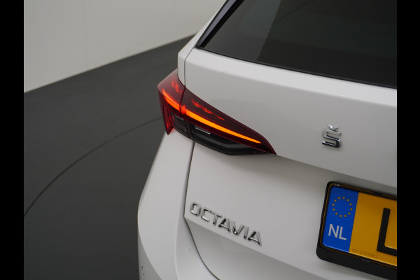 Škoda Octavia Combi T 111PK Apple Carplay Android Trekhaak Virtual Cockpit Elek.Achtreklep Pdc Navi Ecc Cruise Control Business Edition Stoel+Stuurverwarming Lmv Sunset DAB Led  Keyless 1e Eigenaar Origineel Nederlandse Auto 1300kg trekvermogen Škoda Octavia Combi T 111PK Apple Carplay Android Trekhaak Virtual Cockpit Elek.Achtreklep Pdc Navi Ecc Cruise Control Business Edition Stoel+Stuurverwarming Lmv Sunset DAB Led  Keyless 1e Eigenaar Origineel Nederlandse Auto 1300kg trekvermogen