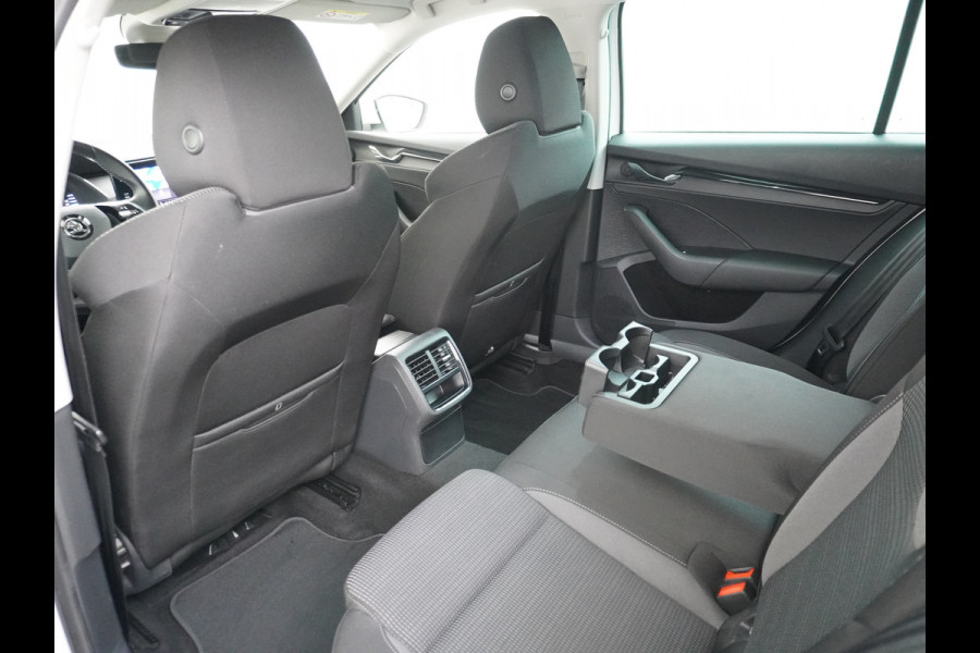 Škoda Octavia Combi T 111PK Apple Carplay Android Trekhaak Virtual Cockpit Elek.Achtreklep Pdc Navi Ecc Cruise Control Business Edition Stoel+Stuurverwarming Lmv Sunset DAB Led  Keyless 1e Eigenaar Origineel Nederlandse Auto 1300kg trekvermogen Škoda Octavia Combi T 111PK Apple Carplay Android Trekhaak Virtual Cockpit Elek.Achtreklep Pdc Navi Ecc Cruise Control Business Edition Stoel+Stuurverwarming Lmv Sunset DAB Led  Keyless 1e Eigenaar Origineel Nederlandse Auto 1300kg trekvermogen