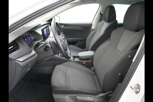 Škoda Octavia Combi T 111PK Apple Carplay Android Trekhaak Virtual Cockpit Elek.Achtreklep Pdc Navi Ecc Cruise Control Business Edition Stoel+Stuurverwarming Lmv Sunset DAB Led  Keyless 1e Eigenaar Origineel Nederlandse Auto 1300kg trekvermogen Škoda Octavia Combi T 111PK Apple Carplay Android Trekhaak Virtual Cockpit Elek.Achtreklep Pdc Navi Ecc Cruise Control Business Edition Stoel+Stuurverwarming Lmv Sunset DAB Led  Keyless 1e Eigenaar Origineel Nederlandse Auto 1300kg trekvermogen
