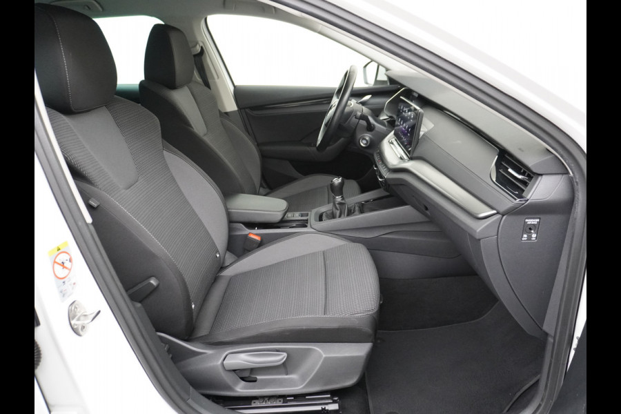 Škoda Octavia Combi T 111PK Apple Carplay Android Trekhaak Virtual Cockpit Elek.Achtreklep Pdc Navi Ecc Cruise Control Business Edition Stoel+Stuurverwarming Lmv Sunset DAB Led  Keyless 1e Eigenaar Origineel Nederlandse Auto 1300kg trekvermogen Škoda Octavia Combi T 111PK Apple Carplay Android Trekhaak Virtual Cockpit Elek.Achtreklep Pdc Navi Ecc Cruise Control Business Edition Stoel+Stuurverwarming Lmv Sunset DAB Led  Keyless 1e Eigenaar Origineel Nederlandse Auto 1300kg trekvermogen