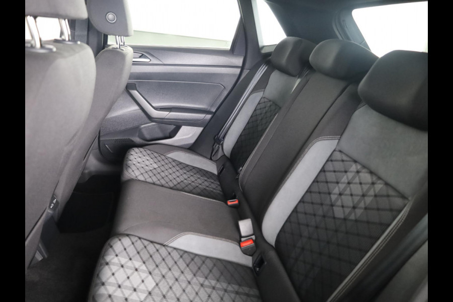 Volkswagen Polo 1.0 TSI R-Line 95 pk Automaat (DSG) | Verlengde garantie | Navigatie | Parkeersensoren | Achteruitrijcamera | Adaptieve cruise control | R-Line |