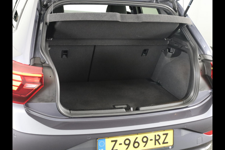 Volkswagen Polo 1.0 TSI R-Line 95 pk Automaat (DSG) | Verlengde garantie | Navigatie | Parkeersensoren | Achteruitrijcamera | Adaptieve cruise control | R-Line |