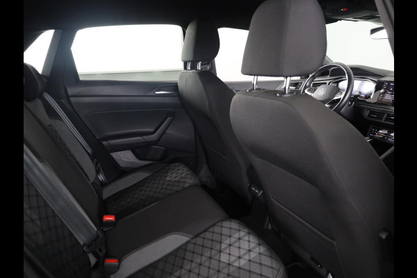 Volkswagen Polo 1.0 TSI R-Line 95 pk Automaat (DSG) | Verlengde garantie | Navigatie | Parkeersensoren | Achteruitrijcamera | Adaptieve cruise control | R-Line |