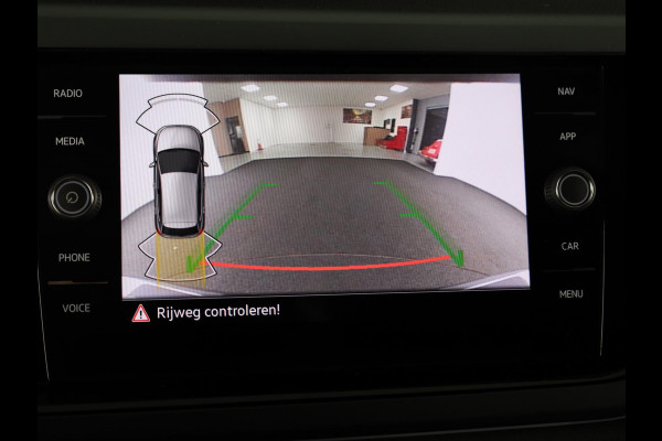 Volkswagen Polo 1.0 TSI R-Line 95 pk Automaat (DSG) | Verlengde garantie | Navigatie | Parkeersensoren | Achteruitrijcamera | Adaptieve cruise control | R-Line |