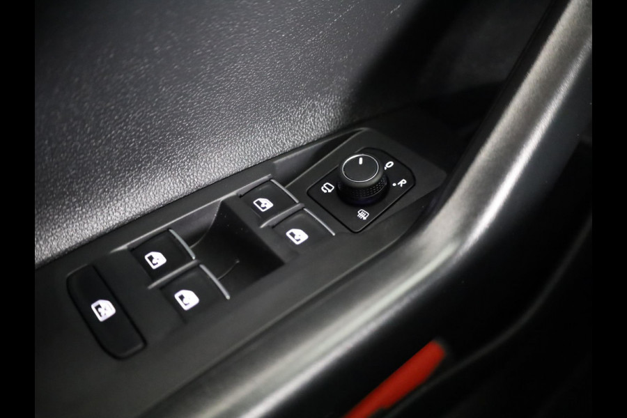 Volkswagen Polo 1.0 TSI R-Line 95 pk Automaat (DSG) | Verlengde garantie | Navigatie | Parkeersensoren | Achteruitrijcamera | Adaptieve cruise control | R-Line |