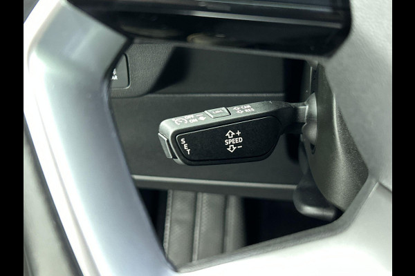 Audi Q4 e-tron 40 Launch edition Advanced 77 kWh Navigatie Apple Carplay/Android Auto Parkeersensoren Cruise Control Elektrische achterklep Ledverlichting Stoelverwarming Virtual Cockpit Climate Control Lichtmetalen velgen