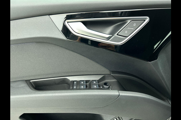Audi Q4 e-tron 40 Launch edition Advanced 77 kWh Navigatie Apple Carplay/Android Auto Parkeersensoren Cruise Control Elektrische achterklep Ledverlichting Stoelverwarming Virtual Cockpit Climate Control Lichtmetalen velgen