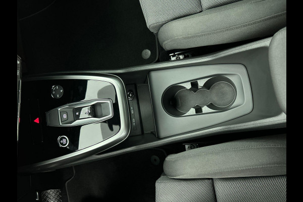 Audi Q4 e-tron 40 Launch edition Advanced 77 kWh Navigatie Apple Carplay/Android Auto Parkeersensoren Cruise Control Elektrische achterklep Ledverlichting Stoelverwarming Virtual Cockpit Climate Control Lichtmetalen velgen