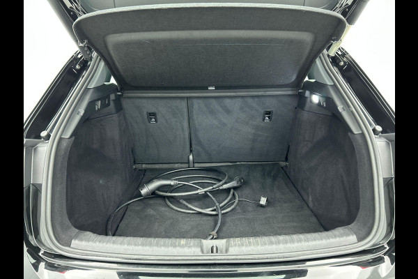 Audi Q4 e-tron 40 Launch edition Advanced 77 kWh Navigatie Apple Carplay/Android Auto Parkeersensoren Cruise Control Elektrische achterklep Ledverlichting Stoelverwarming Virtual Cockpit Climate Control Lichtmetalen velgen