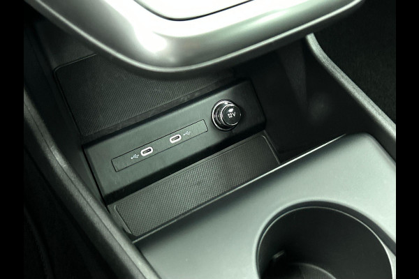 Audi Q4 e-tron 40 Launch edition Advanced 77 kWh Navigatie Apple Carplay/Android Auto Parkeersensoren Cruise Control Elektrische achterklep Ledverlichting Stoelverwarming Virtual Cockpit Climate Control Lichtmetalen velgen