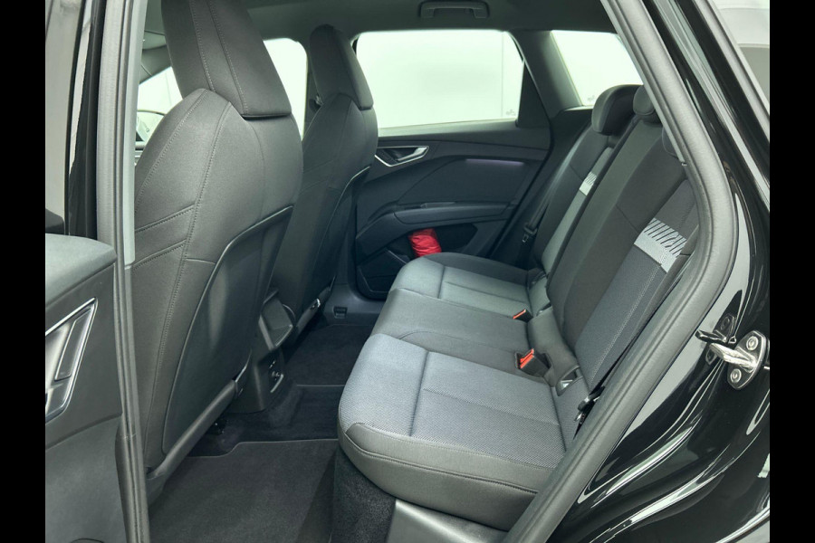Audi Q4 e-tron 40 Launch edition Advanced 77 kWh Navigatie Apple Carplay/Android Auto Parkeersensoren Cruise Control Elektrische achterklep Ledverlichting Stoelverwarming Virtual Cockpit Climate Control Lichtmetalen velgen