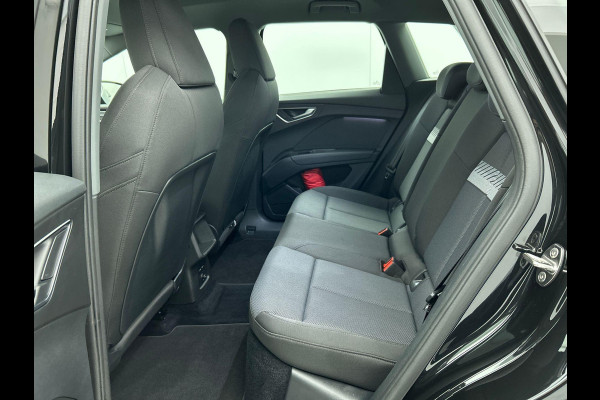 Audi Q4 e-tron 40 Launch edition Advanced 77 kWh Navigatie Apple Carplay/Android Auto Parkeersensoren Cruise Control Elektrische achterklep Ledverlichting Stoelverwarming Virtual Cockpit Climate Control Lichtmetalen velgen