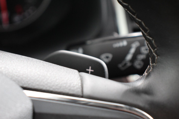 Seat Ateca 1.5 TSI DSG Style Navigatie Apple Carplay/Android Auto Cruise Control Stoelverwarming Elektrische Achterklep Beats Audio