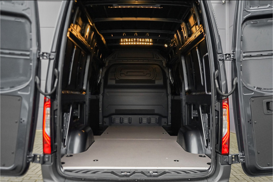 Mercedes-Benz Sprinter 319 1.9 CDI L2H2 RWD BPM Vrij 2x Auto Schuifdeur Distronic Camera Navi Trekhaak 3.5T Mercedes-Benz Sprinter 319 1.9 CDI L2H2 RWD BPM Vrij 2x Auto Schuifdeur Distronic Camera Navi Trekhaak 3.5T