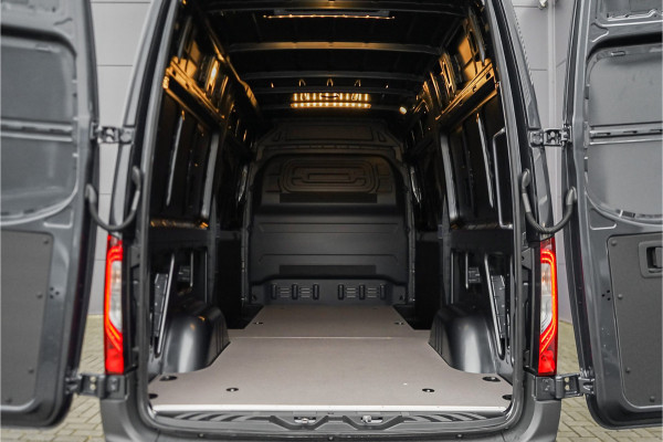 Mercedes-Benz Sprinter 319 1.9 CDI L2H2 RWD BPM Vrij 2x Auto Schuifdeur Distronic Camera Navi Trekhaak 3.5T Mercedes-Benz Sprinter 319 1.9 CDI L2H2 RWD BPM Vrij 2x Auto Schuifdeur Distronic Camera Navi Trekhaak 3.5T