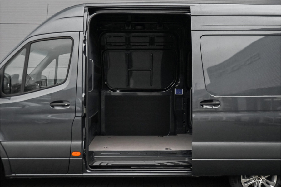 Mercedes-Benz Sprinter 319 1.9 CDI L2H2 RWD BPM Vrij 2x Auto Schuifdeur Distronic Camera Navi Trekhaak 3.5T Mercedes-Benz Sprinter 319 1.9 CDI L2H2 RWD BPM Vrij 2x Auto Schuifdeur Distronic Camera Navi Trekhaak 3.5T