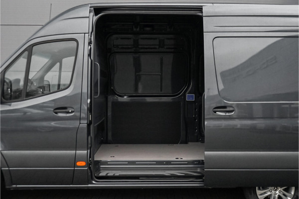 Mercedes-Benz Sprinter 319 1.9 CDI L2H2 RWD BPM Vrij 2x Auto Schuifdeur Distronic Camera Navi Trekhaak 3.5T Mercedes-Benz Sprinter 319 1.9 CDI L2H2 RWD BPM Vrij 2x Auto Schuifdeur Distronic Camera Navi Trekhaak 3.5T
