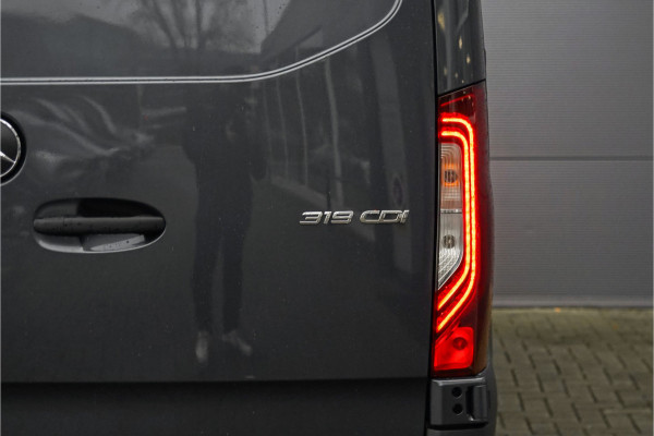 Mercedes-Benz Sprinter 319 1.9 CDI L2H2 RWD BPM Vrij 2x Auto Schuifdeur Distronic Camera Navi Trekhaak 3.5T Mercedes-Benz Sprinter 319 1.9 CDI L2H2 RWD BPM Vrij 2x Auto Schuifdeur Distronic Camera Navi Trekhaak 3.5T