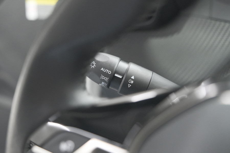Peugeot 2008 PureTech 102 Allure Pack | Allseason Banden | Parkeersensoren | Apple Carplay Peugeot 2008 PureTech 102 Allure Pack | Allseason Banden | Parkeersensoren | Apple Carplay