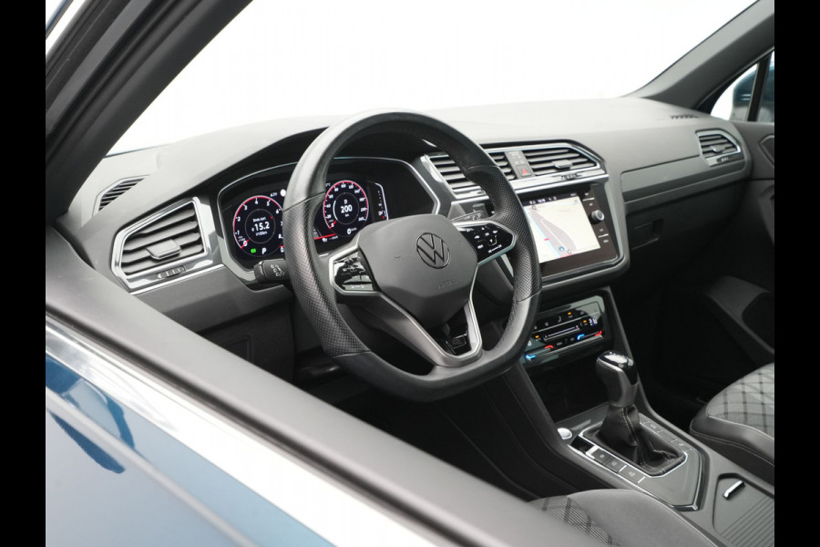 Volkswagen Tiguan 1.5 TSI 150pk DSG R-Line Navigatie Wegkl. trekhaak Acc Elek. kofferklep 276 Volkswagen Tiguan 1.5 TSI 150pk DSG R-Line Navigatie Wegkl. trekhaak Acc Elek. kofferklep 276