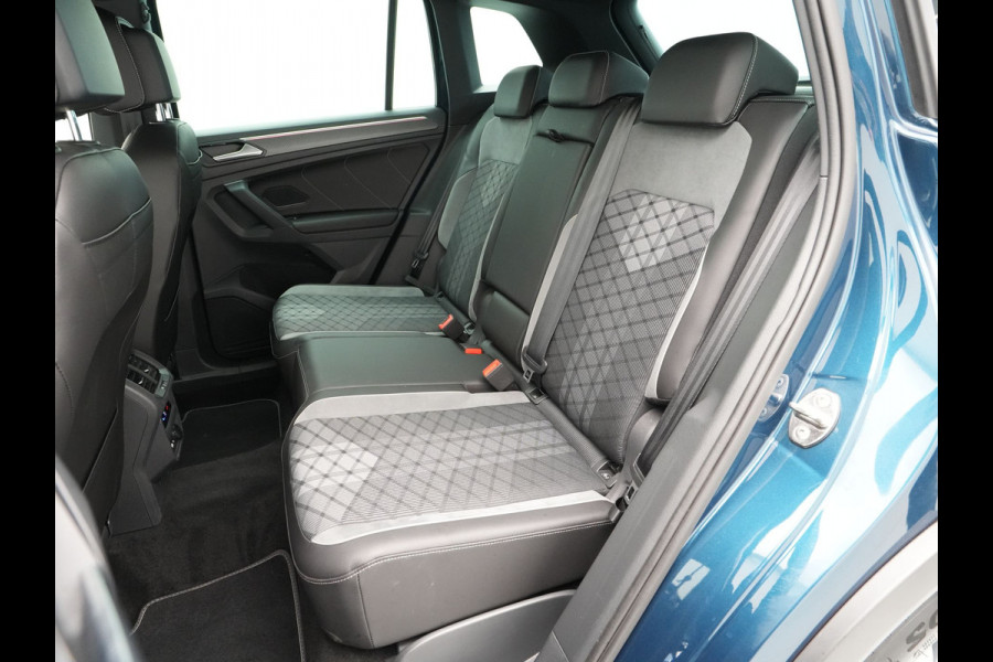 Volkswagen Tiguan 1.5 TSI 150pk DSG R-Line Navigatie Wegkl. trekhaak Acc Elek. kofferklep 276 Volkswagen Tiguan 1.5 TSI 150pk DSG R-Line Navigatie Wegkl. trekhaak Acc Elek. kofferklep 276