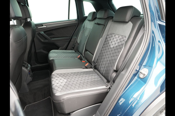 Volkswagen Tiguan 1.5 TSI 150pk DSG R-Line Navigatie Wegkl. trekhaak Acc Elek. kofferklep 276 Volkswagen Tiguan 1.5 TSI 150pk DSG R-Line Navigatie Wegkl. trekhaak Acc Elek. kofferklep 276